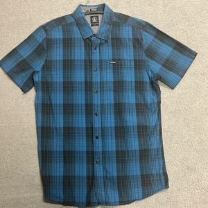 Volcom Blue and Black Plaid Short Sleeved Button Down - Modern Fit - Size L